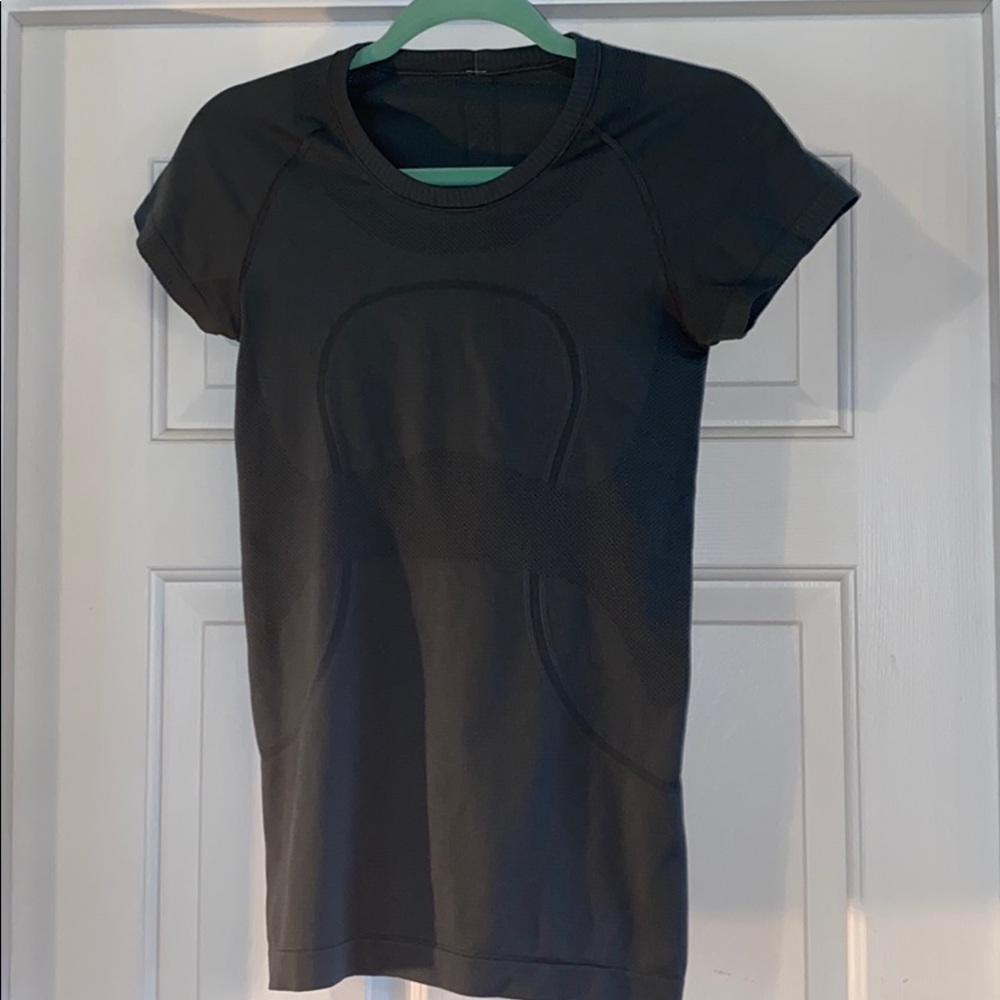Lululemon swiftly tech short sleeve